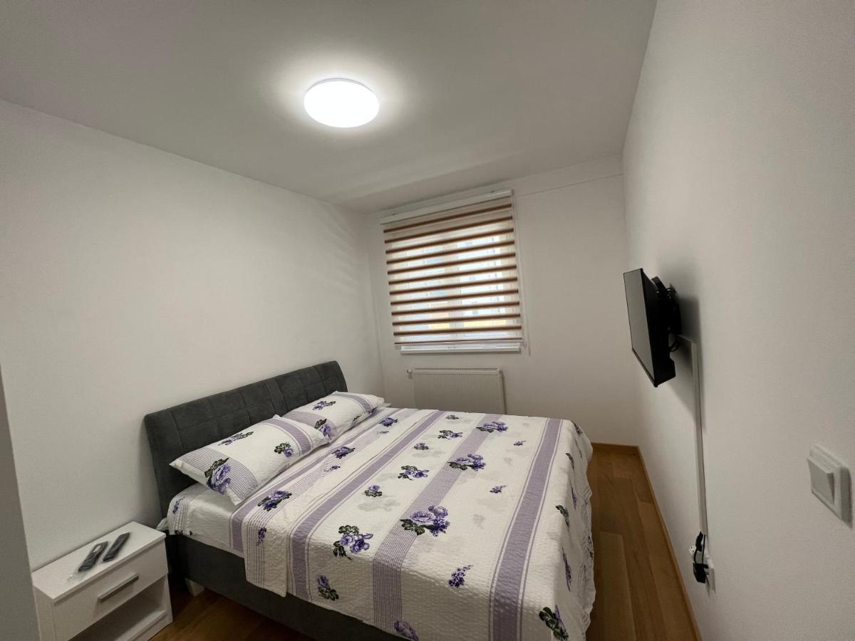 Stan Na Dan Viktor-Lukavica Apartment Sarajevo Luaran gambar