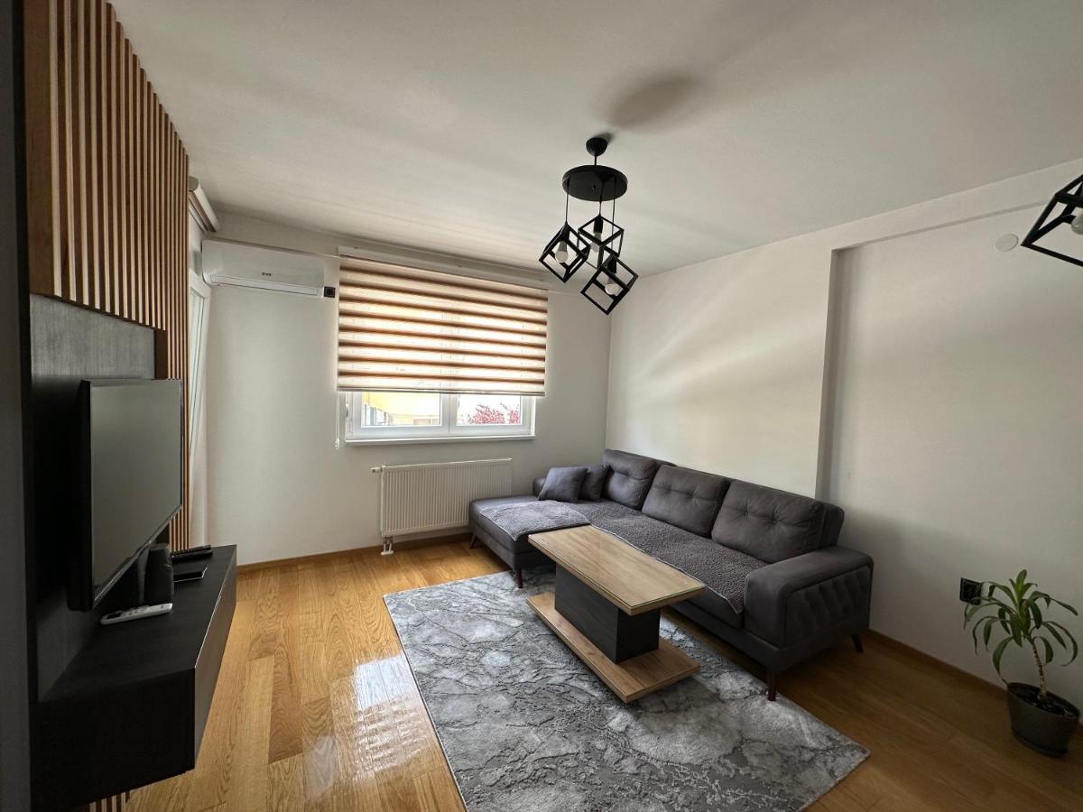 Stan Na Dan Viktor-Lukavica Apartment Sarajevo Luaran gambar