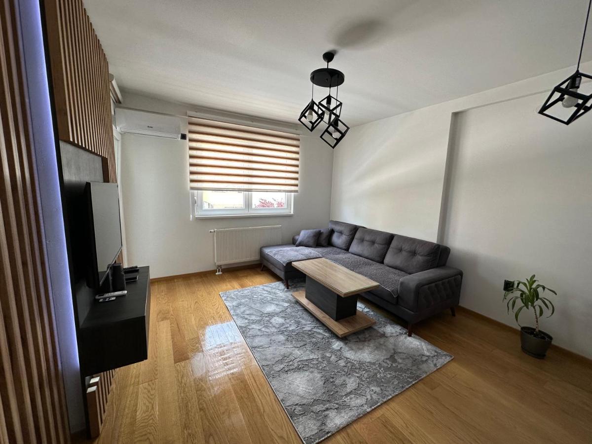 Stan Na Dan Viktor-Lukavica Apartment Sarajevo Luaran gambar